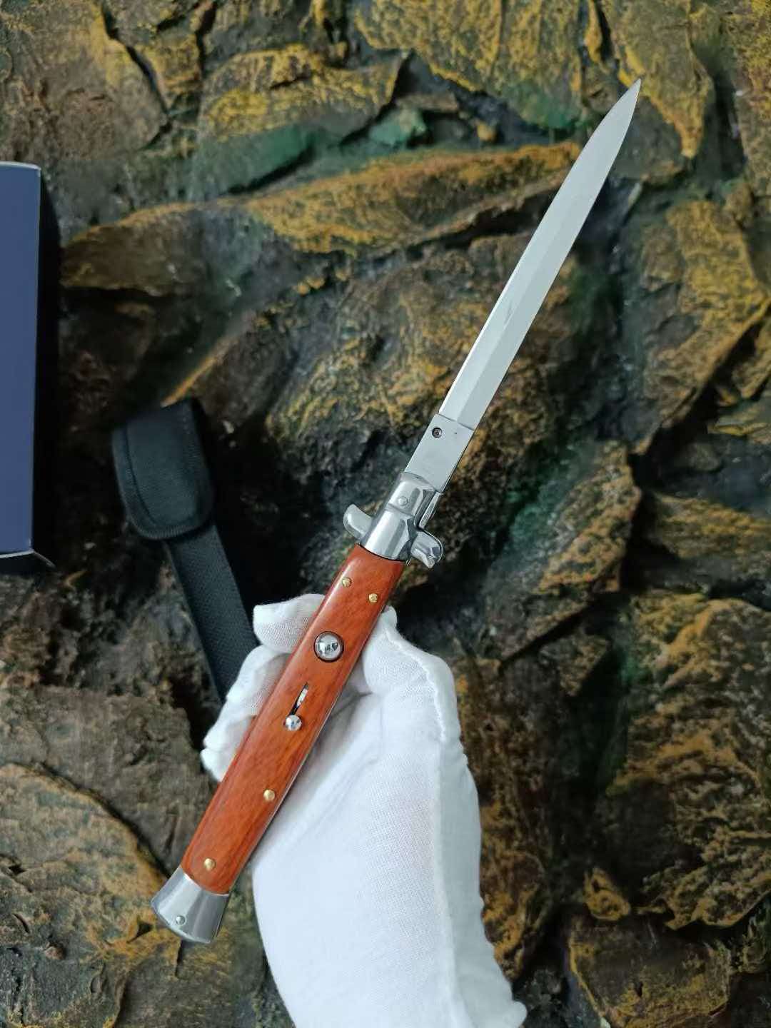 High strength and structural stability: 13-inch Italian Mafia Gambler's Side-Switch Knife