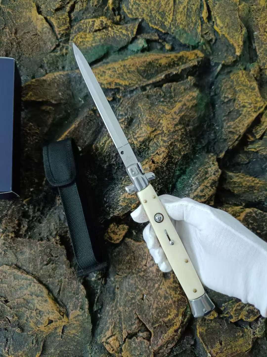 High strength and structural stability: 13-inch Italian Mafia Gambler's Side-Switch Knife