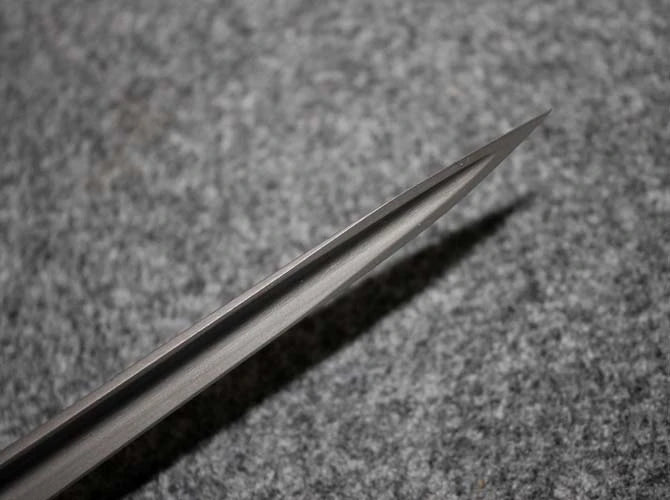 Five-section extended version - black tube three-edged military bayonet