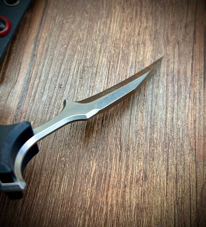 Microtech Bastinelli Microtech Maffeoni collaborates with Bastinelli on bee stings