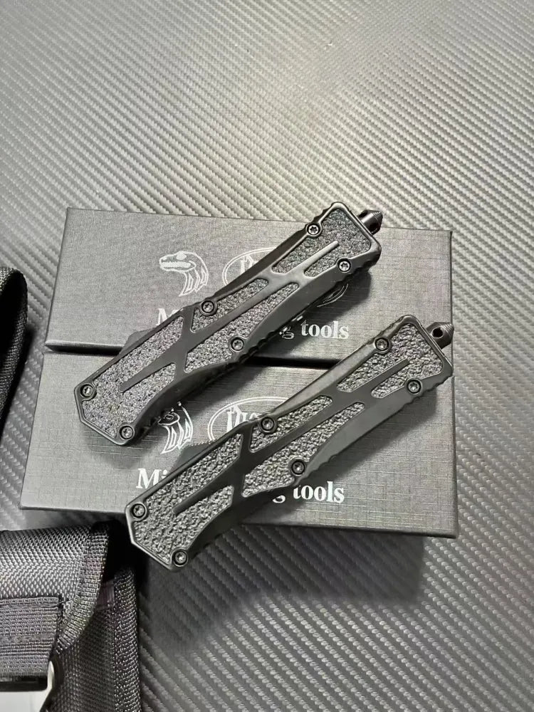 Microtech Navy Beetle straight out jump knife OTF