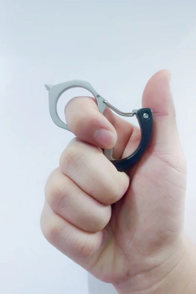 One-finger brass knuckles