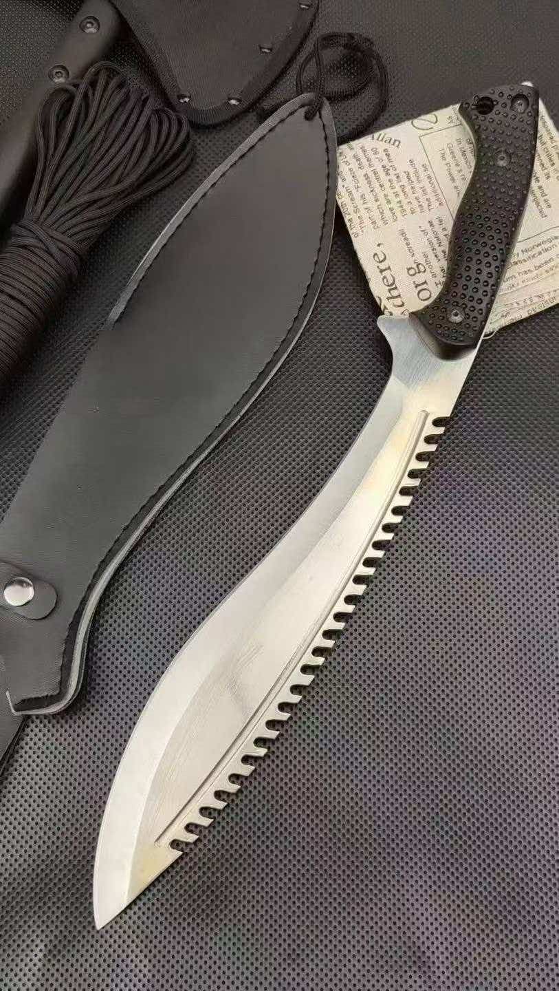 Honeycomb-patterned Kukri with serrated spine